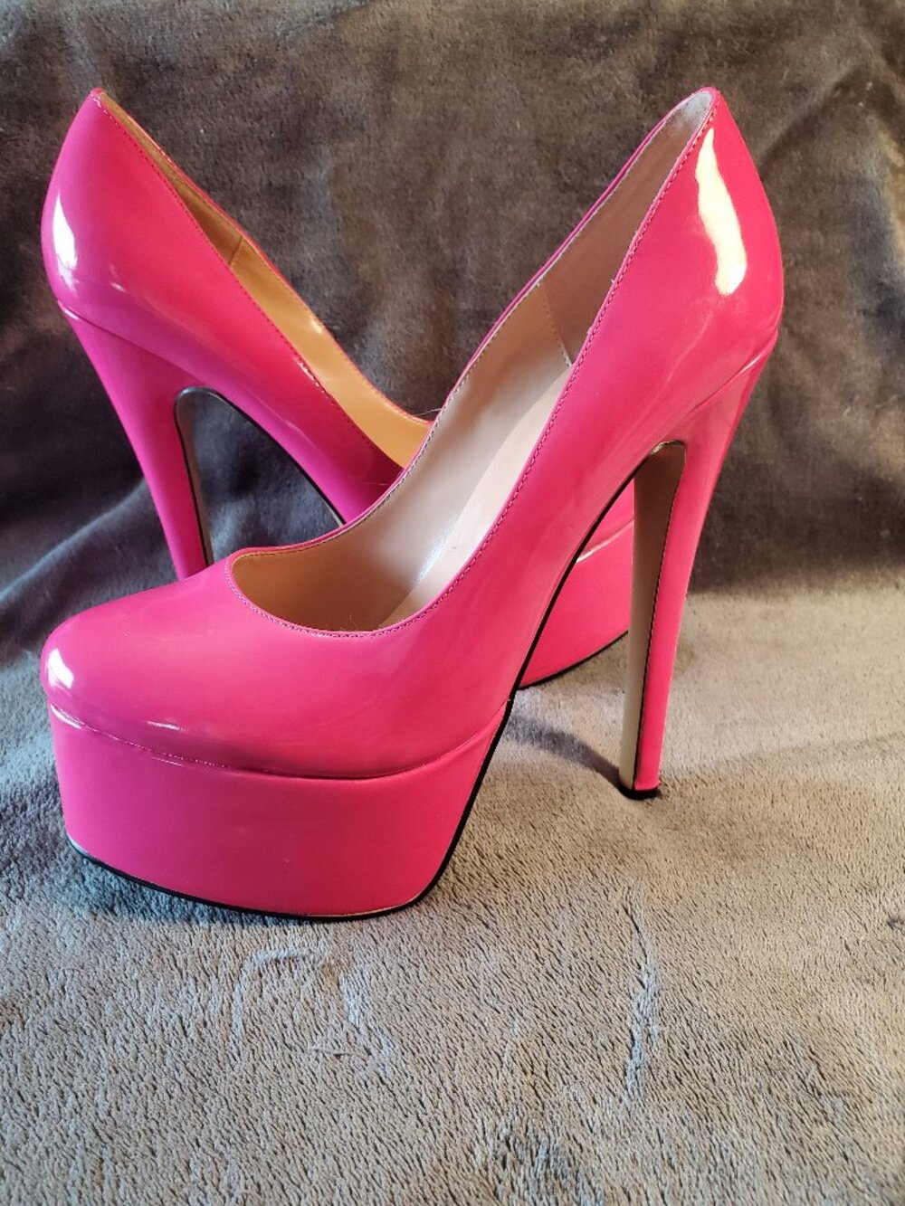 SOPHITINA hot pink patent leather platform pumps